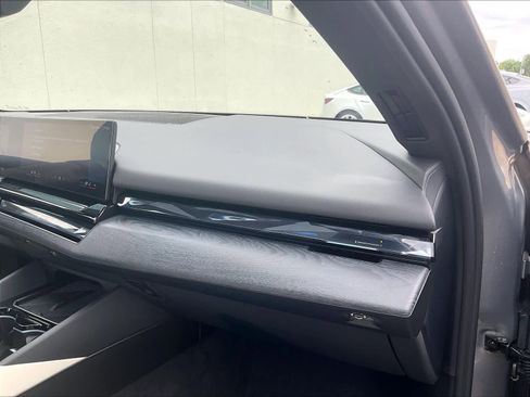 Used 2026 BMW i5 eDrive40 w/ M Sport Package image 17