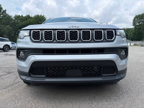 Used 2024 Jeep Compass Latitude AWD/4WD image 5