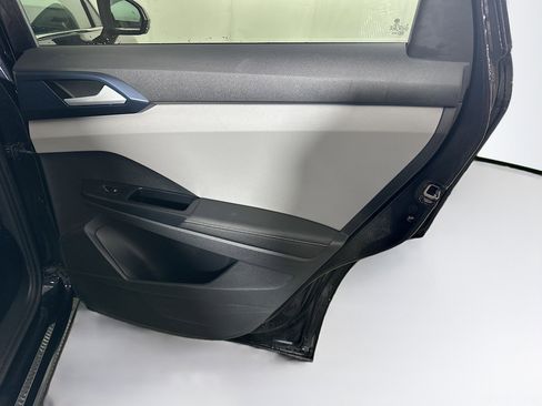 Used 2024 Volkswagen Taos SE image 29