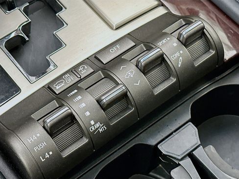 Used 2014 Lexus LX 570 4WD w/ Luxury Package image 21