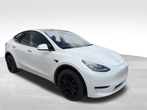 Used 2022 Tesla Model Y Long Range AWD/4WD image 10