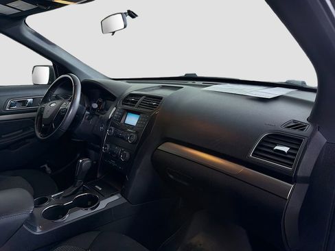 Used 2018 Ford Explorer XLT image 27