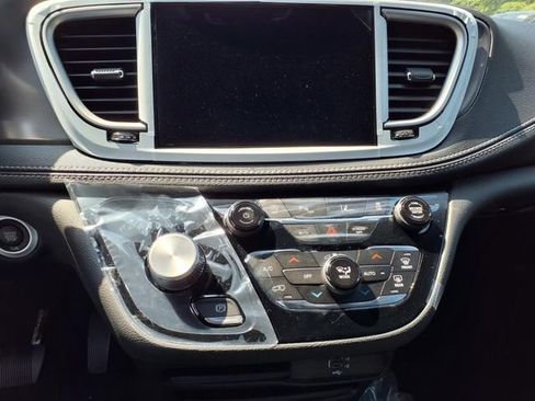 New 2026 Chrysler Pacifica Select image 18