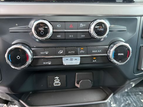 Used 2025 Ford F150 XLT w/ Equipment Group 301A Standard RWD image 36