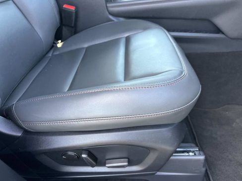 Used 2025 Ford Explorer Active w/ Active Comfort Package image 12