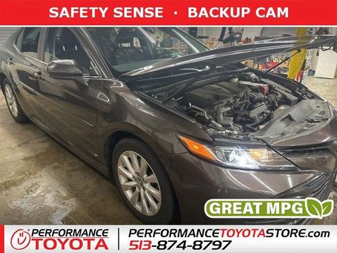 Used 2018 Toyota Camry LE FWD image 1