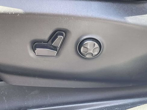 Certified 2025 Chrysler Pacifica Select FWD image 24
