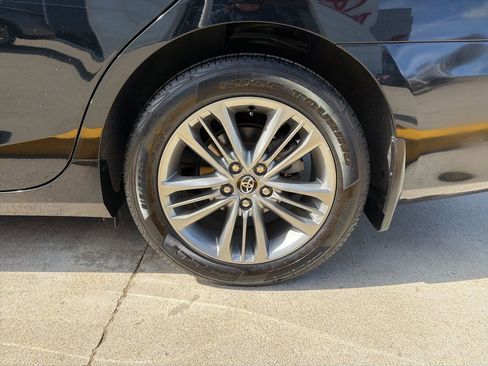 Used 2016 Toyota Camry SE w/ Moonroof Package image 7