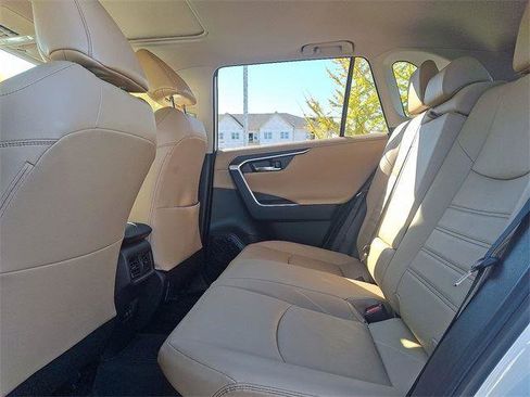 Used 2021 Toyota RAV4 Limited image 10