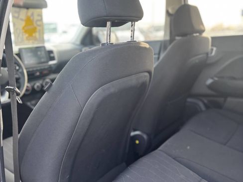 Used 2022 Hyundai Venue SE image 16