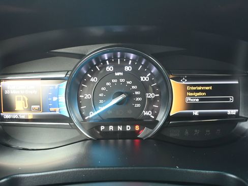 Used 2017 Ford Explorer XLT w/ Equipment Group 202A image 9