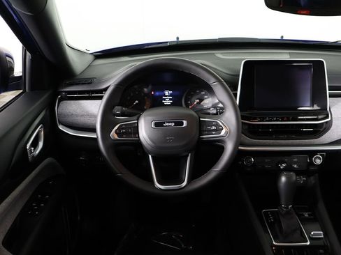 Used 2025 Jeep Compass Latitude AWD/4WD image 33