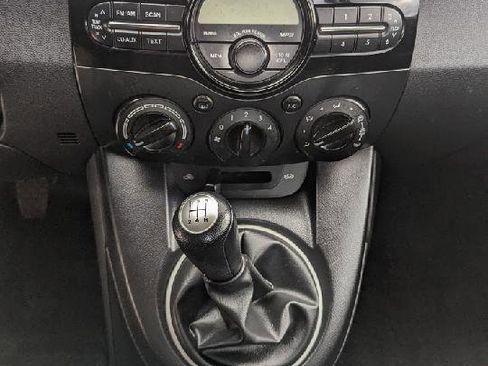Used 2011 MAZDA MAZDA2 Sport image 4