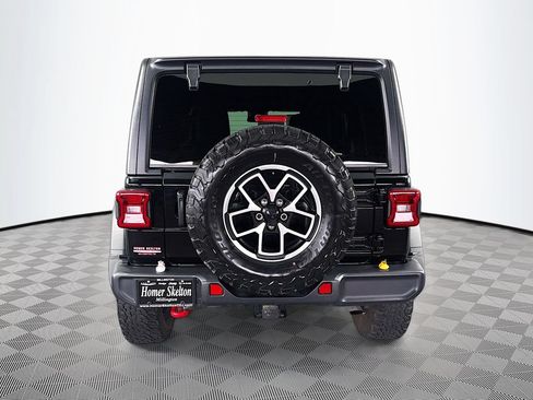 Used 2025 Jeep Wrangler Unlimited Rubicon AWD/4WD image 6