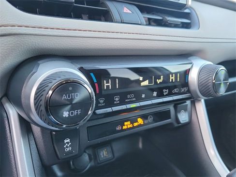 Used 2025 Toyota RAV4 XLE image 21