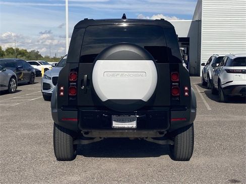 Used 2021 Land Rover Defender 110 SE image 29