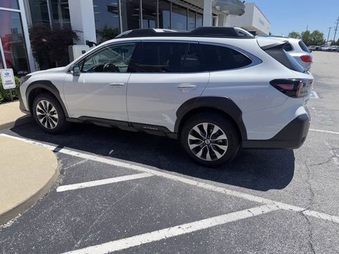 Used 2025 Subaru Outback Touring XT AWD/4WD image 3