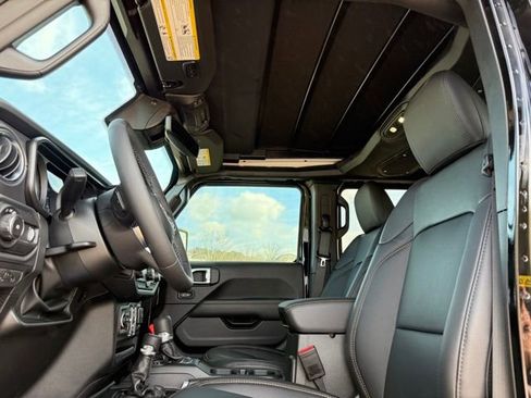 New 2026 Jeep Wrangler Unlimited Sahara AWD/4WD image 22
