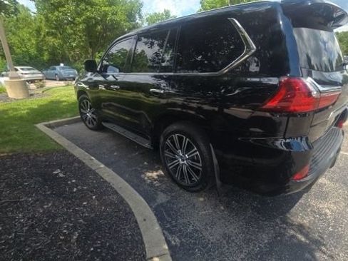 Used 2020 Lexus LX 570 4WD w/ Luxury Package image 4