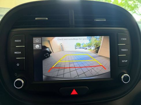 Used 2025 Kia Soul LX w/ LX Technology Package FWD image 20