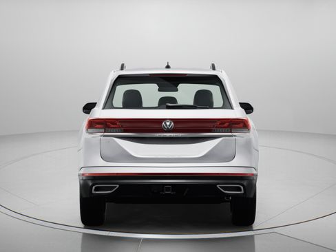 Used 2024 Volkswagen Atlas SE FWD image 3