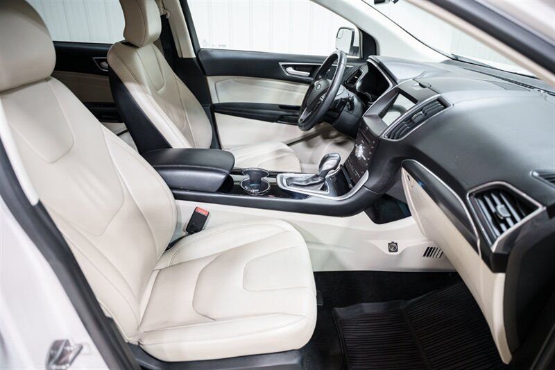 Used 2018 Ford Edge Titanium w/ Technology Package AWD/4WD image 19