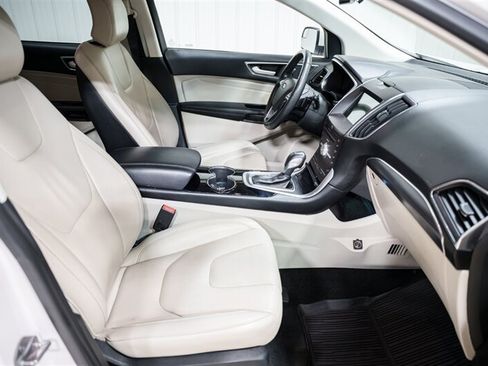 Used 2018 Ford Edge Titanium w/ Technology Package AWD/4WD image 19