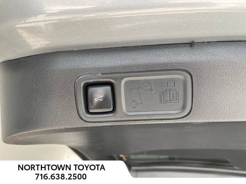 Used 2023 Ford Expedition XLT image 25