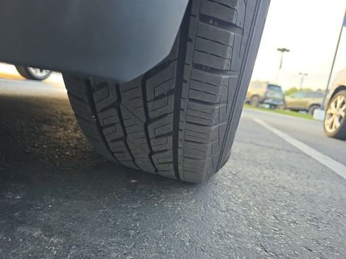 Used 2021 Chevrolet Traverse LS image 10