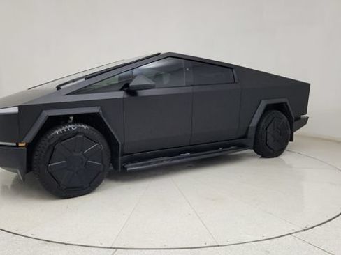 Used 2024 Tesla Cybertruck AWD Crew Cab image 4