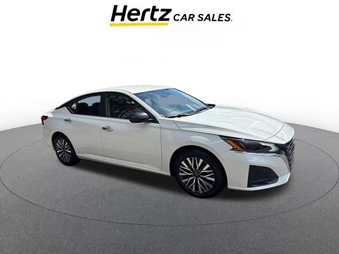 Used 2025 Nissan Altima 2.5 SV image 1