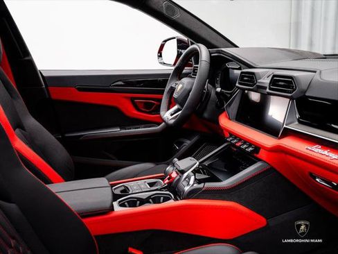 Used 2025 Lamborghini Urus SE AWD/4WD image 43