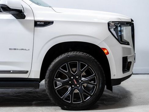 Used 2024 GMC Yukon XL Denali Ultimate image 11