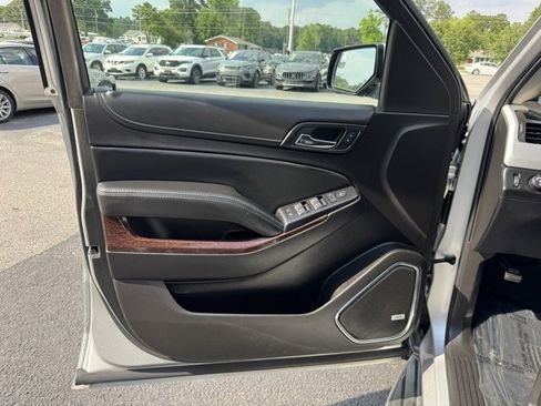 Used 2016 GMC Yukon XL SLE image 17