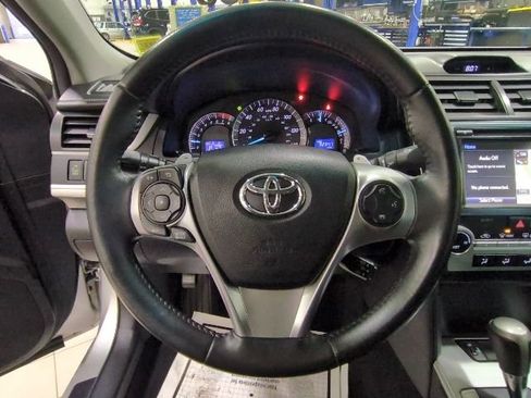 Used 2014 Toyota Camry SE w/ Leather Package image 6