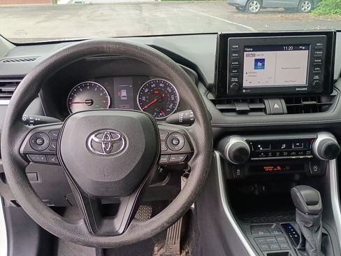 Used 2022 Toyota RAV4 LE AWD/4WD image 12