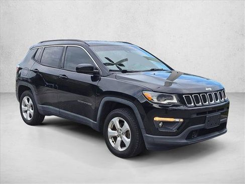 Used 2018 Jeep Compass Latitude w/ Popular Equipment Group AWD/4WD image 3
