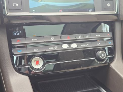 Used 2017 Jaguar F-PACE Prestige AWD/4WD image 27