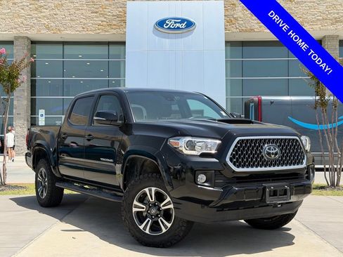 Used 2019 Toyota Tacoma TRD Sport AWD/4WD image 1