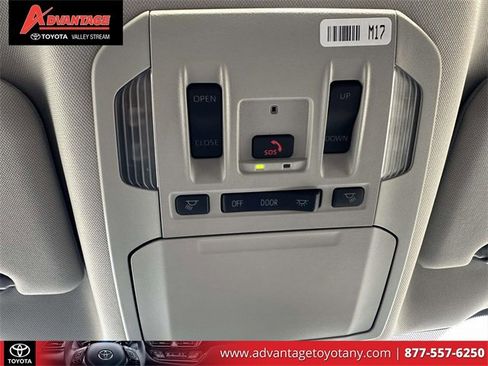 Used 2025 Toyota Highlander XLE image 38