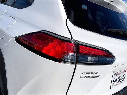 Certified 2024 Toyota Corolla Cross XLE image 29