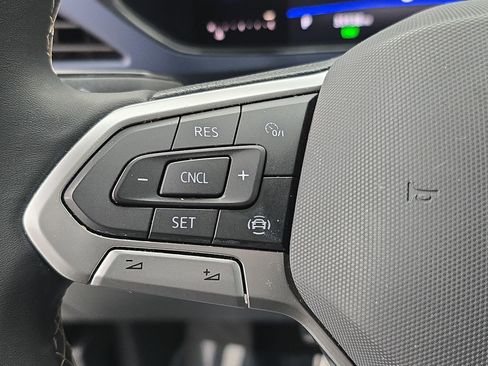 Certified 2022 Volkswagen Taos SE image 16