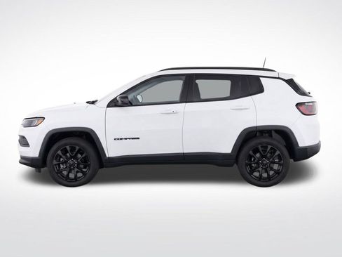 Used 2026 Jeep Compass Latitude w/ Sun and Sound Group AWD/4WD image 21