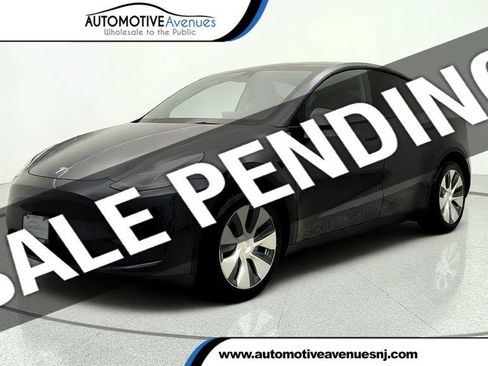 Used 2024 Tesla Model Y Long Range RWD image 1