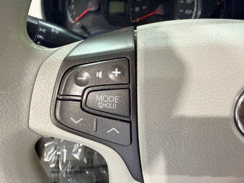 Used 2012 Toyota Sienna LE w/ Towing Pkg FWD image 17
