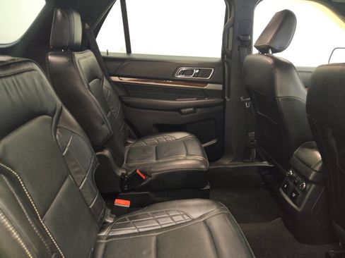 Used 2018 Ford Explorer Platinum image 19