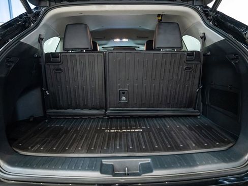 Used 2023 Toyota Highlander XLE image 36