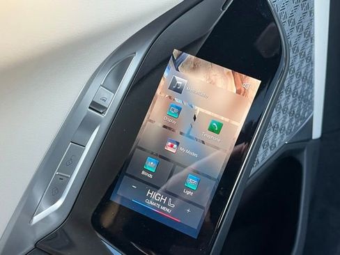 Used 2023 BMW 740i w/ Executive Package image 24