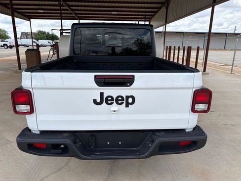 Used 2025 Jeep Gladiator Sport AWD/4WD image 7
