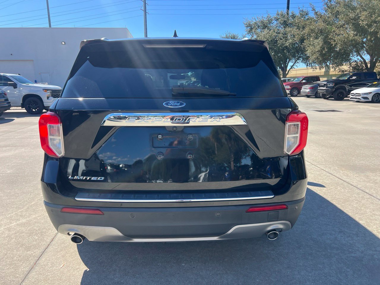 Used 2021 Ford Explorer Limited w/ Equipment Group 301A RWD image 6